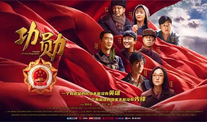 手账内页贴纸与场记板拼贴示意
